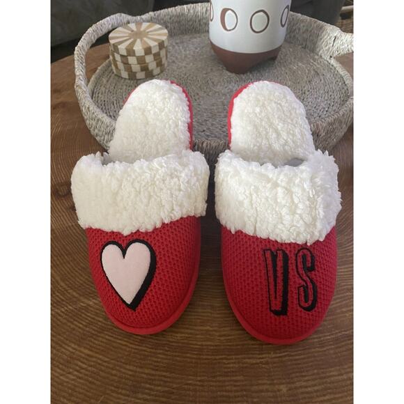 Victoria Secret Soft Red & White Fur Lined Slippers Heart & VS Logo Size M - Picture 1 of 2